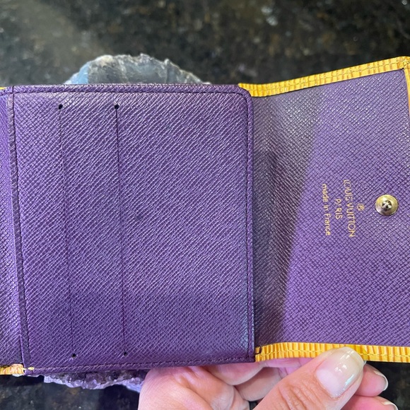 🤩🤩EUC Louis Vuitton LV Epi Elise tassil yellow compact wallet - Picture 6 of 7
